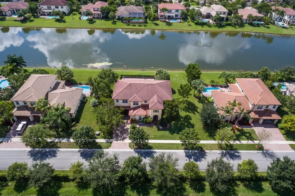 8060 Woodslanding Trail West Palm Beach FL 33411