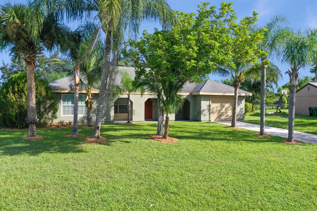 737 SW Belmont Circle Port Saint Lucie FL 34953