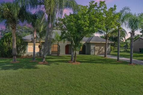 737 SW Belmont Circle Port Saint Lucie FL 34953