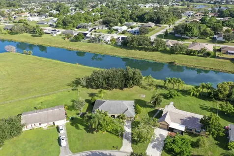 737 SW Belmont Circle Port Saint Lucie FL 34953