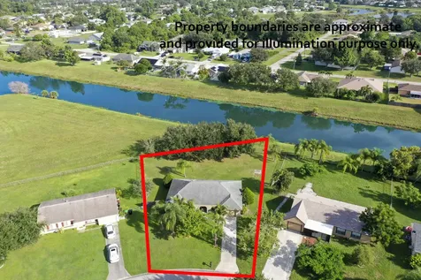 737 SW Belmont Circle Port Saint Lucie FL 34953
