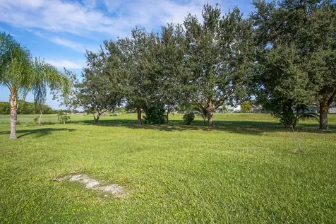 737 SW Belmont Circle Port Saint Lucie FL 34953