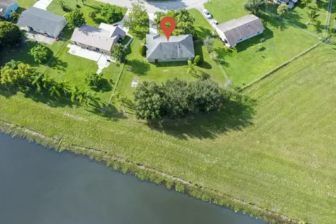 737 SW Belmont Circle Port Saint Lucie FL 34953