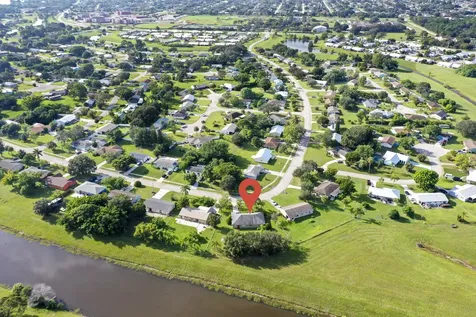 737 SW Belmont Circle Port Saint Lucie FL 34953