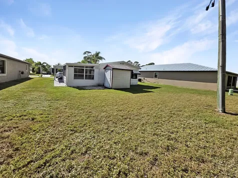 35 Flores Del Norte Fort Pierce FL 34951