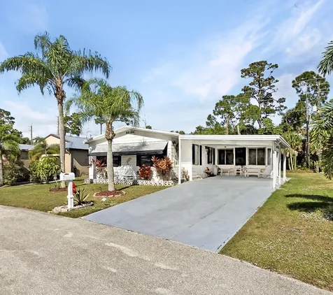 35 Flores Del Norte Fort Pierce FL 34951