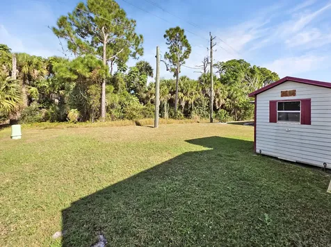 35 Flores Del Norte Fort Pierce FL 34951