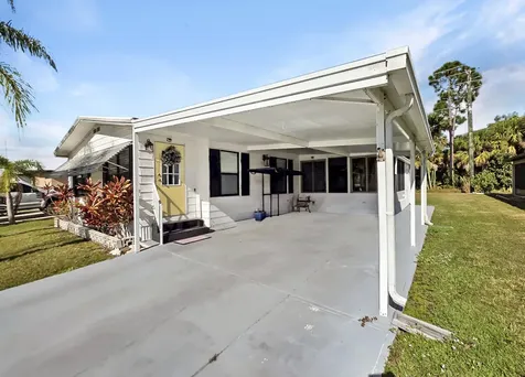 35 Flores Del Norte Fort Pierce FL 34951