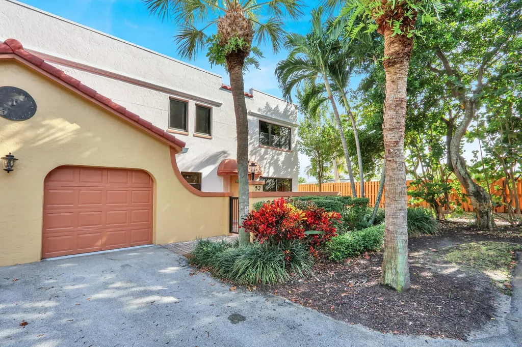 52 Uno Lago Drive Juno Beach FL 33408