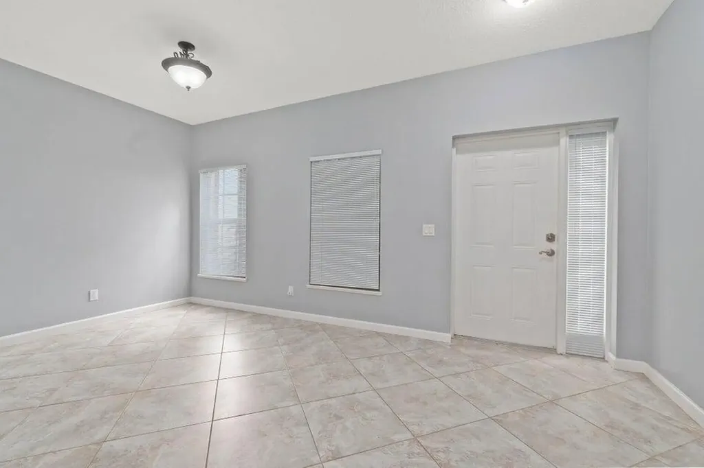 2087 Se Wild Meadow Circle Port Saint Lucie FL 34952