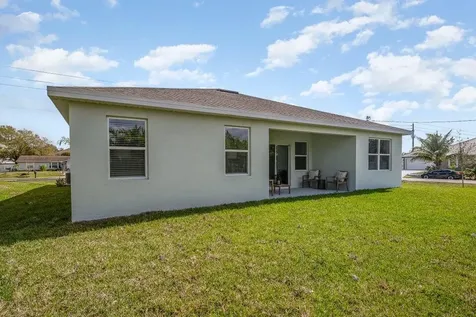 2674 Sw Fair Isle Road Port Saint Lucie FL 34987