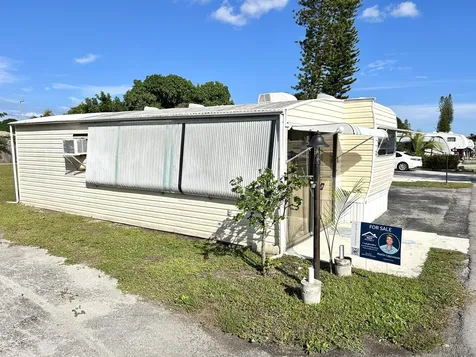 875 Ne 48 Th Street Deerfield Beach FL 33064