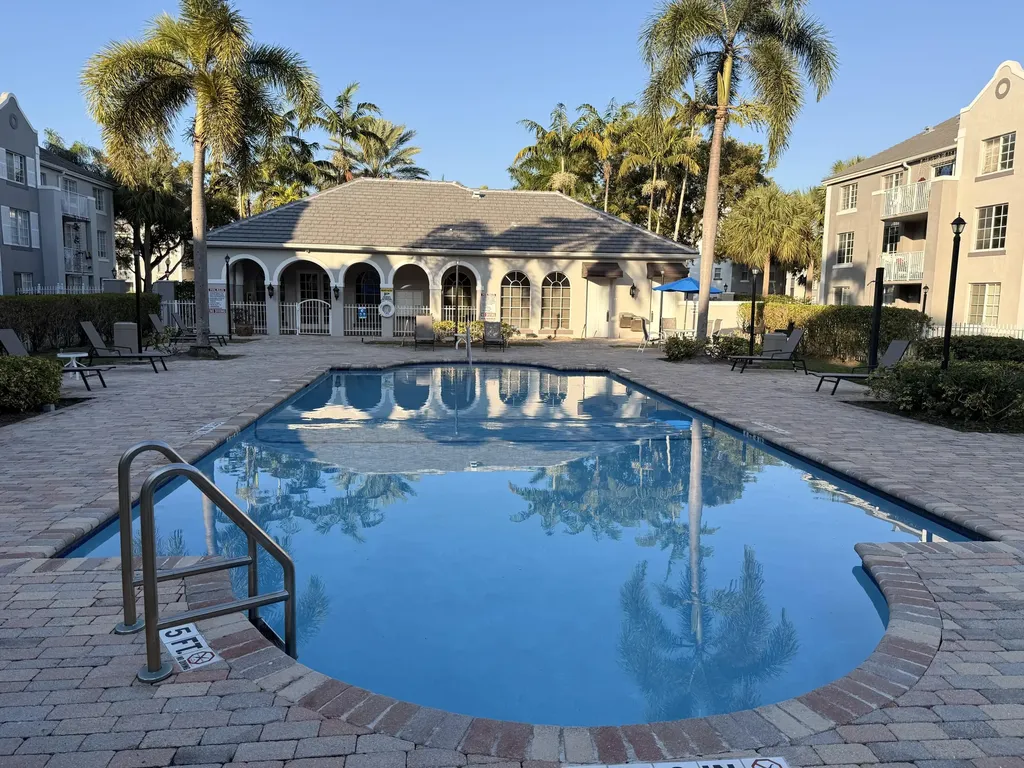 520 Sw 111th Avenue Pembroke Pines FL 33025
