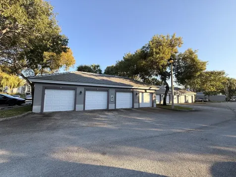 520 Sw 111th Avenue Pembroke Pines FL 33025