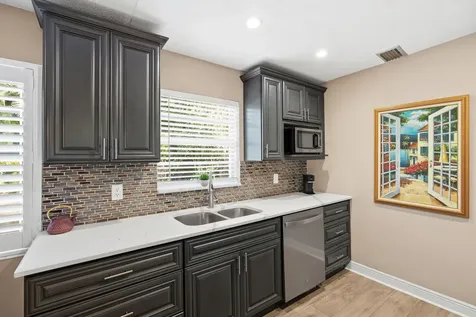 2929 Se Ocean Boulevard Stuart FL 34996