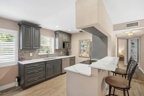 2929 Se Ocean Boulevard Stuart FL 34996