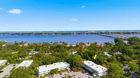 2929 Se Ocean Boulevard Stuart FL 34996