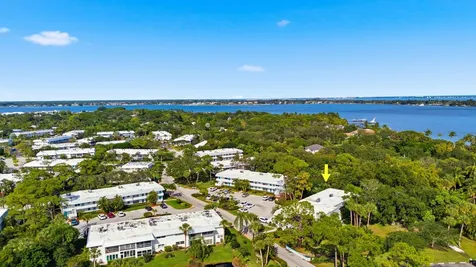2929 Se Ocean Boulevard Stuart FL 34996