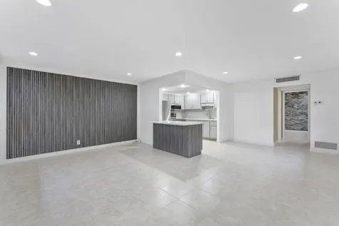 527 Brittany K Delray Beach FL 33446