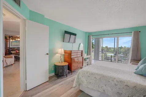 3959 Via Poinciana Lake Worth FL 33467