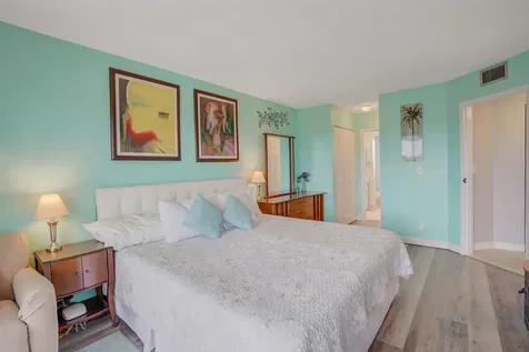 3959 Via Poinciana Lake Worth FL 33467