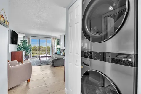 3959 Via Poinciana Lake Worth FL 33467
