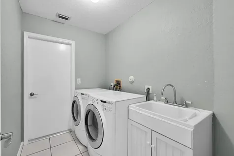5941 Nw 99th Avenue Parkland FL 33076