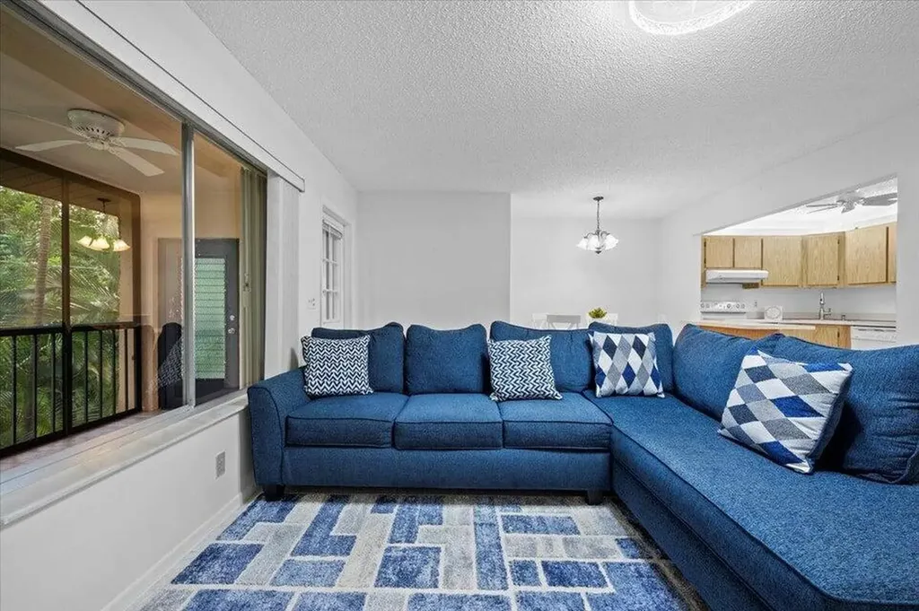 436 Pine Glen Lane Greenacres FL 33463