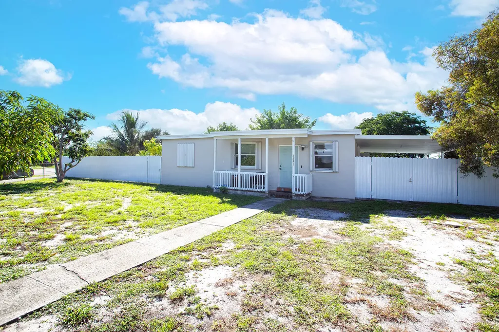 5241 Ne 16th Terrace Pompano Beach FL 33064