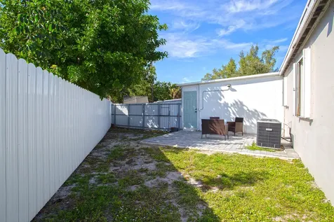 5241 Ne 16th Terrace Pompano Beach FL 33064