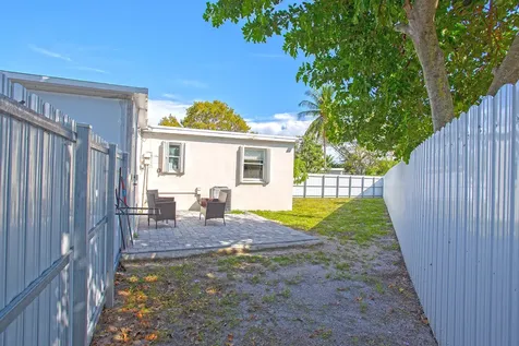 5241 Ne 16th Terrace Pompano Beach FL 33064