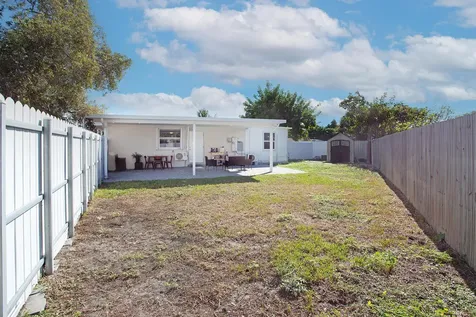 5241 Ne 16th Terrace Pompano Beach FL 33064