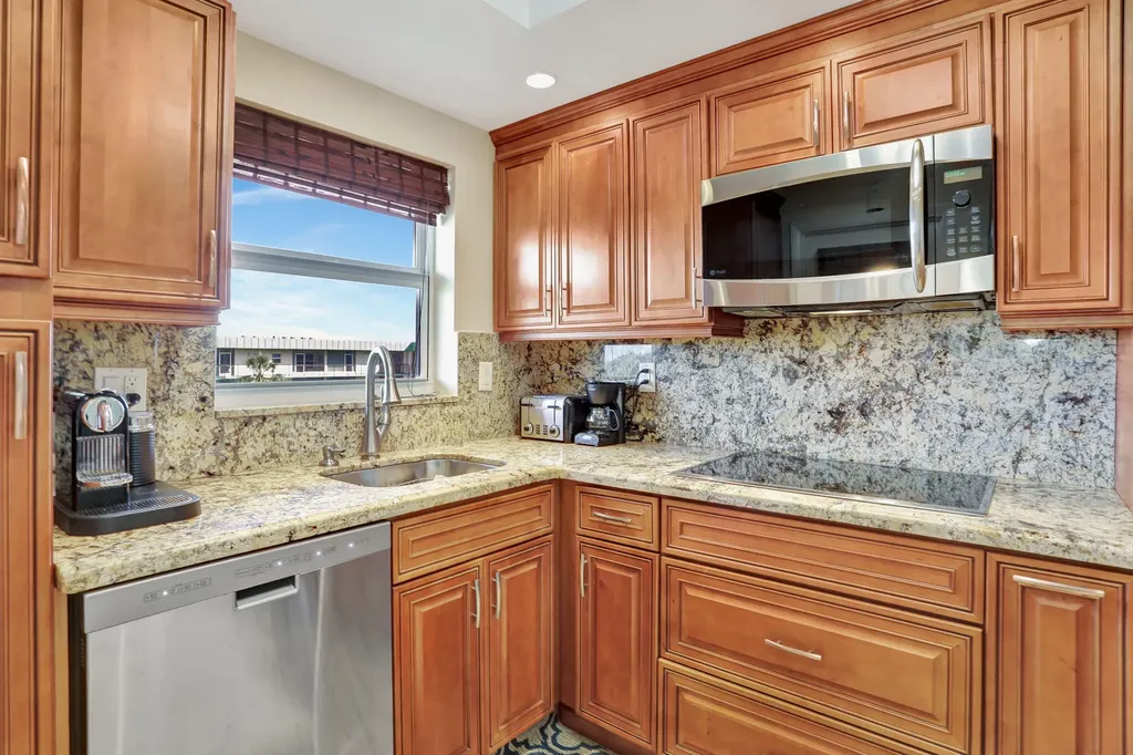 806 Se 7th Street Deerfield Beach FL 33441