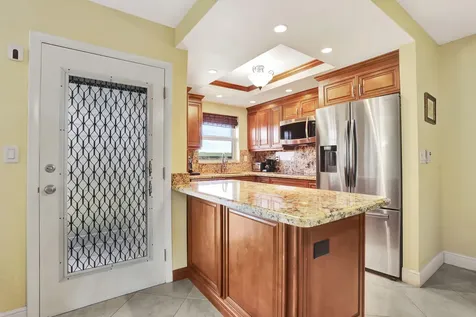 806 Se 7th Street Deerfield Beach FL 33441