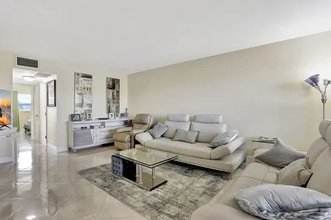 806 Se 7th Street Deerfield Beach FL 33441