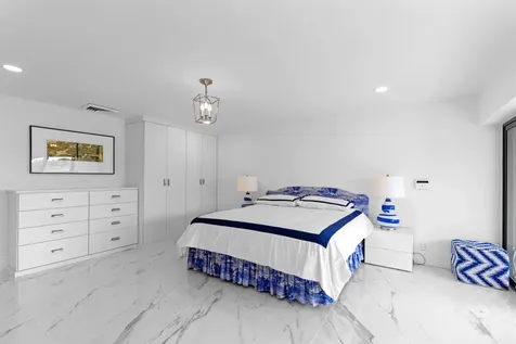 2435 Presidential Way West Palm Beach FL 33401