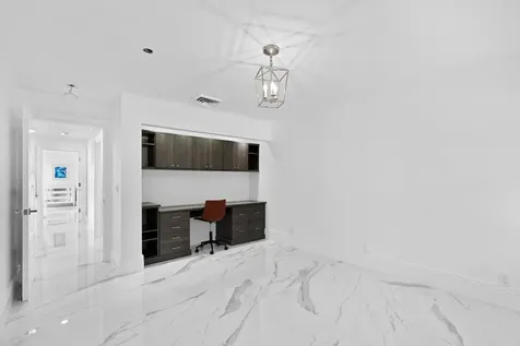 2435 Presidential Way West Palm Beach FL 33401