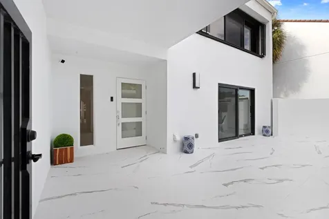 2435 Presidential Way West Palm Beach FL 33401