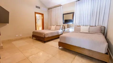 35 20 Casa De Campo DR 22000