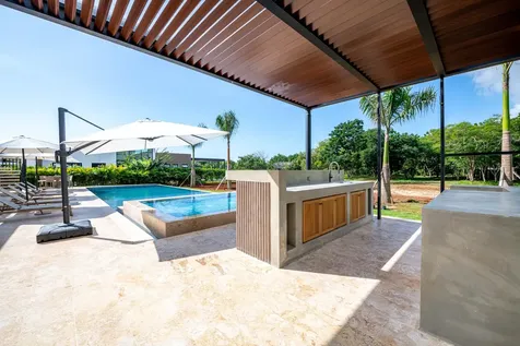 1 00 Casa De Campo DR 22000