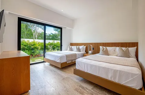1 00 Casa De Campo DR 22000