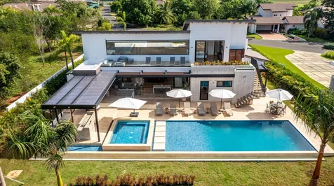 1 00 Casa De Campo DR 22000