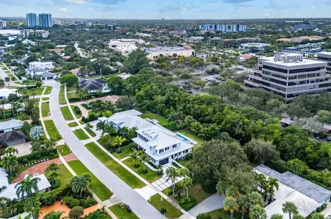 11823 Lake Shore Place North Palm Beach FL 33408