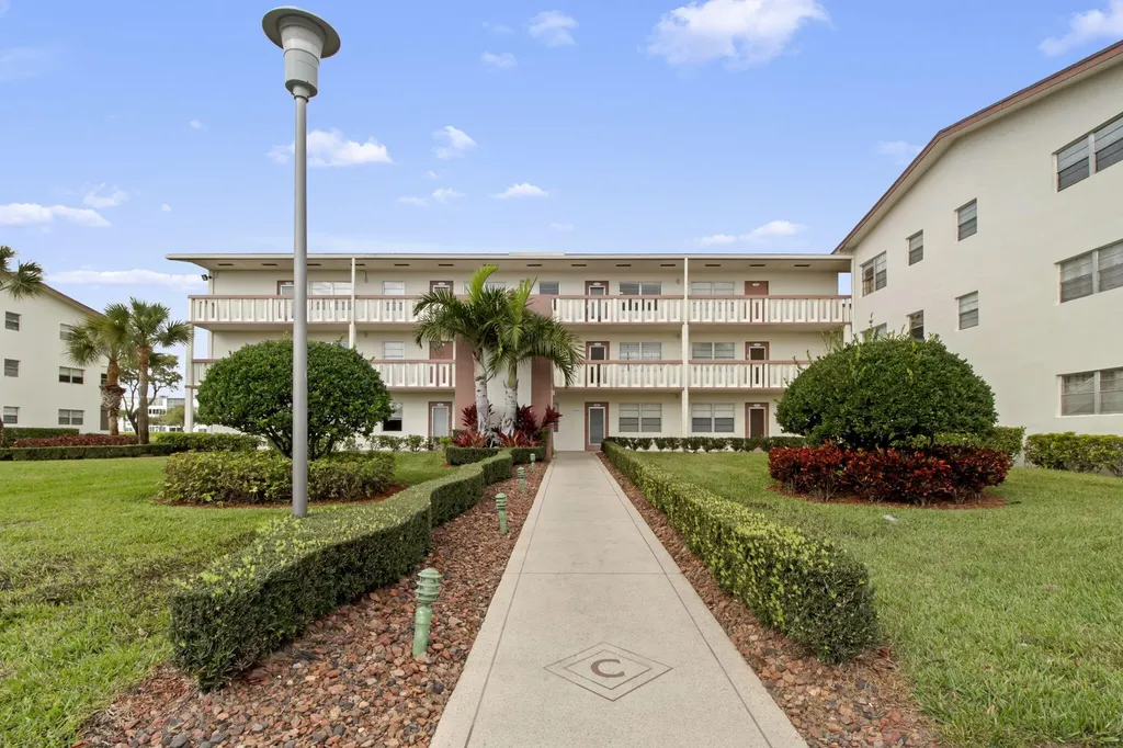 124 Preston C Boca Raton FL 33434