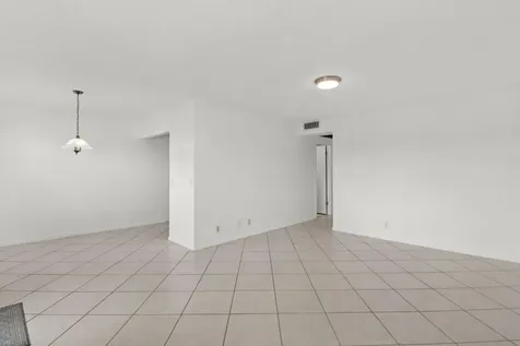 124 Preston C Boca Raton FL 33434