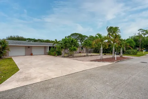 18989 Se Hillcrest Drive Tequesta FL 33469