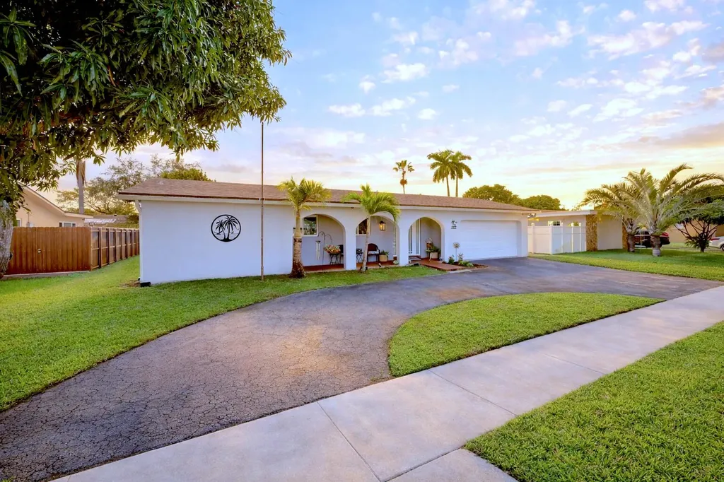 8820 Nw 4th Street Pembroke Pines FL 33024
