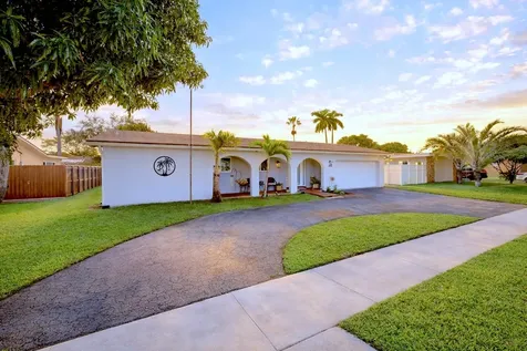 8820 Nw 4th Street Pembroke Pines FL 33024