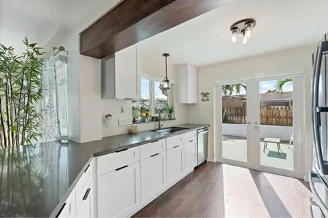 8820 Nw 4th Street Pembroke Pines FL 33024