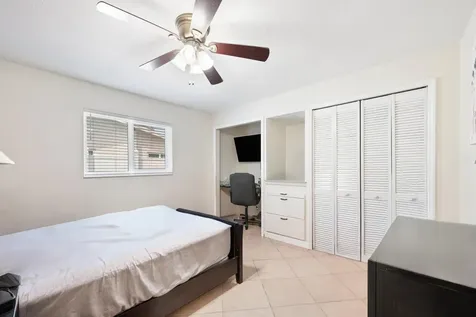 8820 Nw 4th Street Pembroke Pines FL 33024